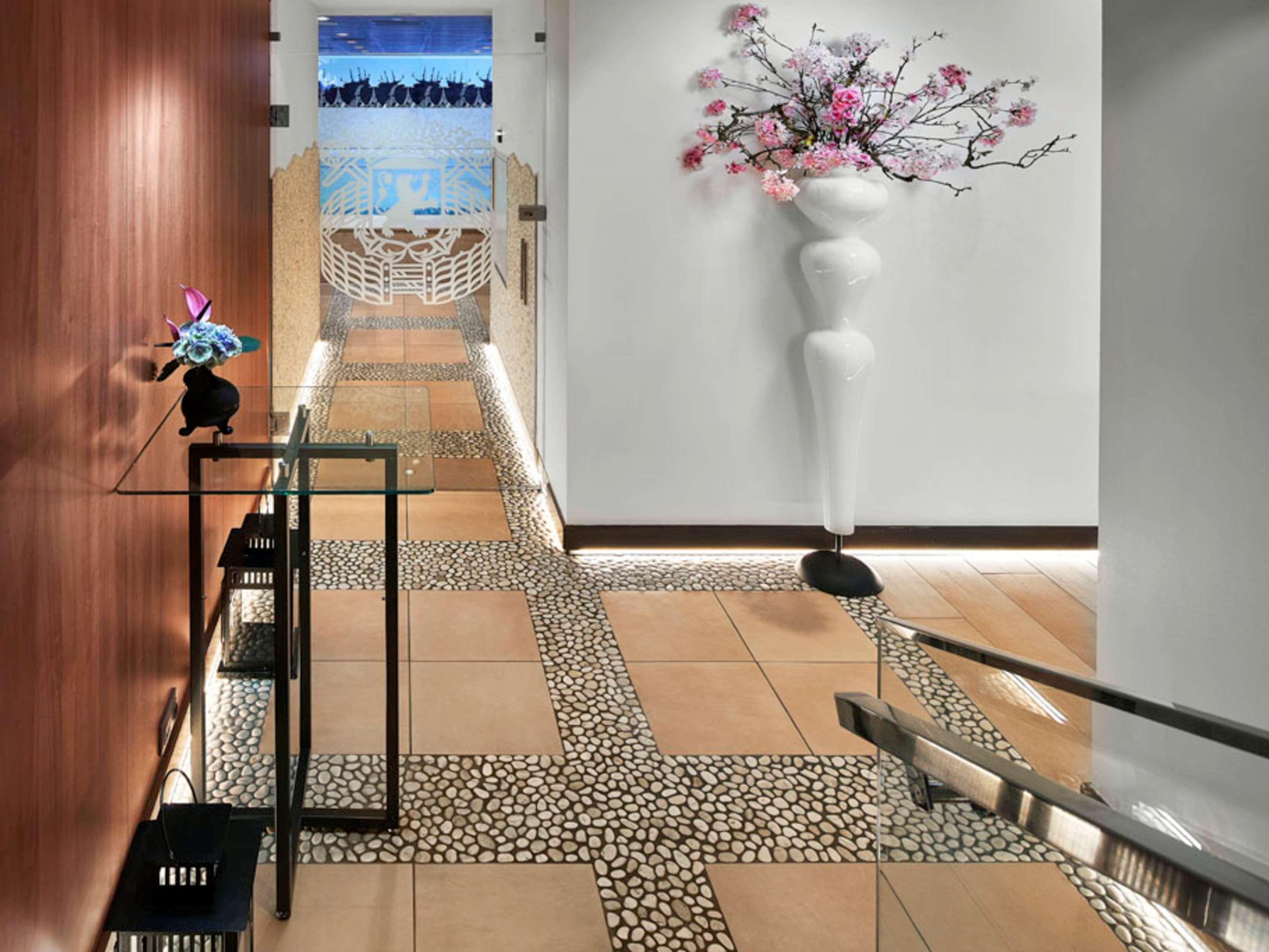 Hotel Sofitel Legend The Grand Amsterdam Esterno foto A floor designed with a pebble mosaic