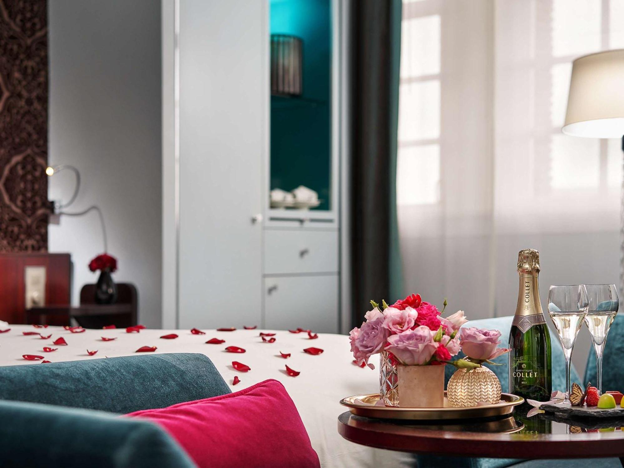 Hotel Sofitel Legend The Grand Amsterdam Esterno foto A bedroom at the hotel