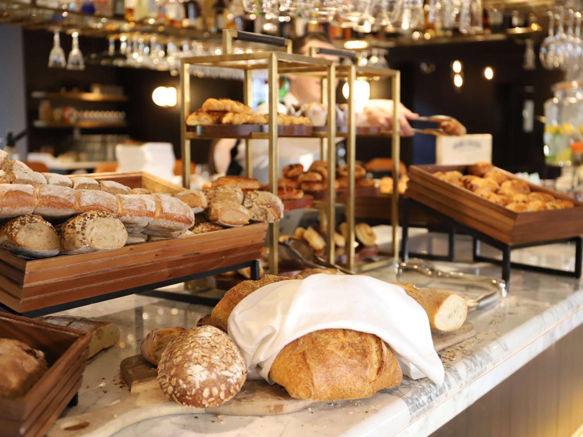 Hotel Sofitel Legend The Grand Amsterdam Esterno foto Bread at a buffet
