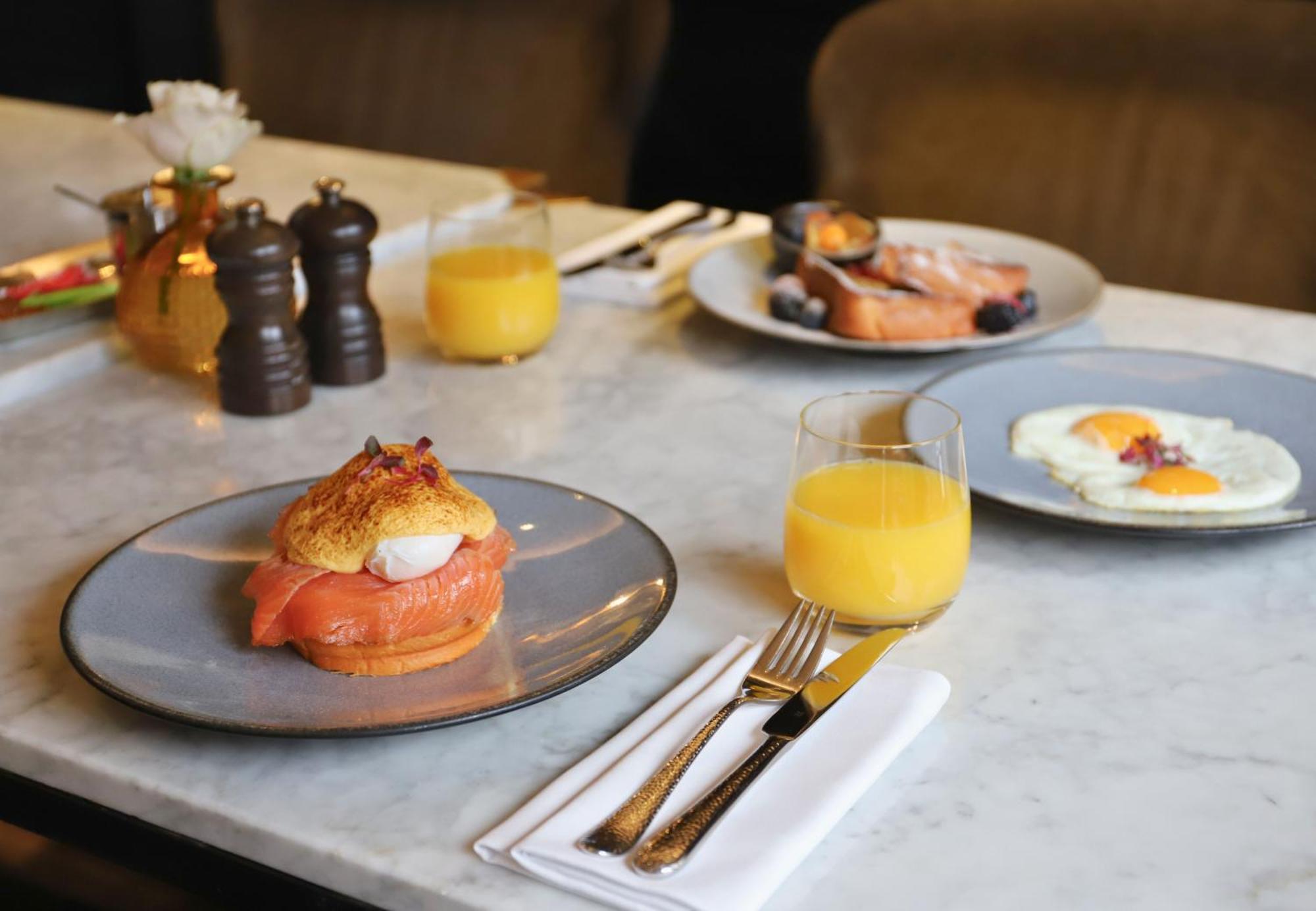 Hotel Sofitel Legend The Grand Amsterdam Esterno foto Breakfast at the hotel