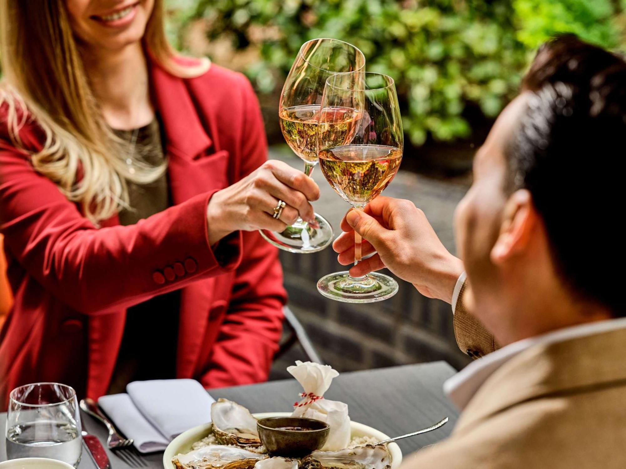 Hotel Sofitel Legend The Grand Amsterdam Esterno foto A toast with Champagne
