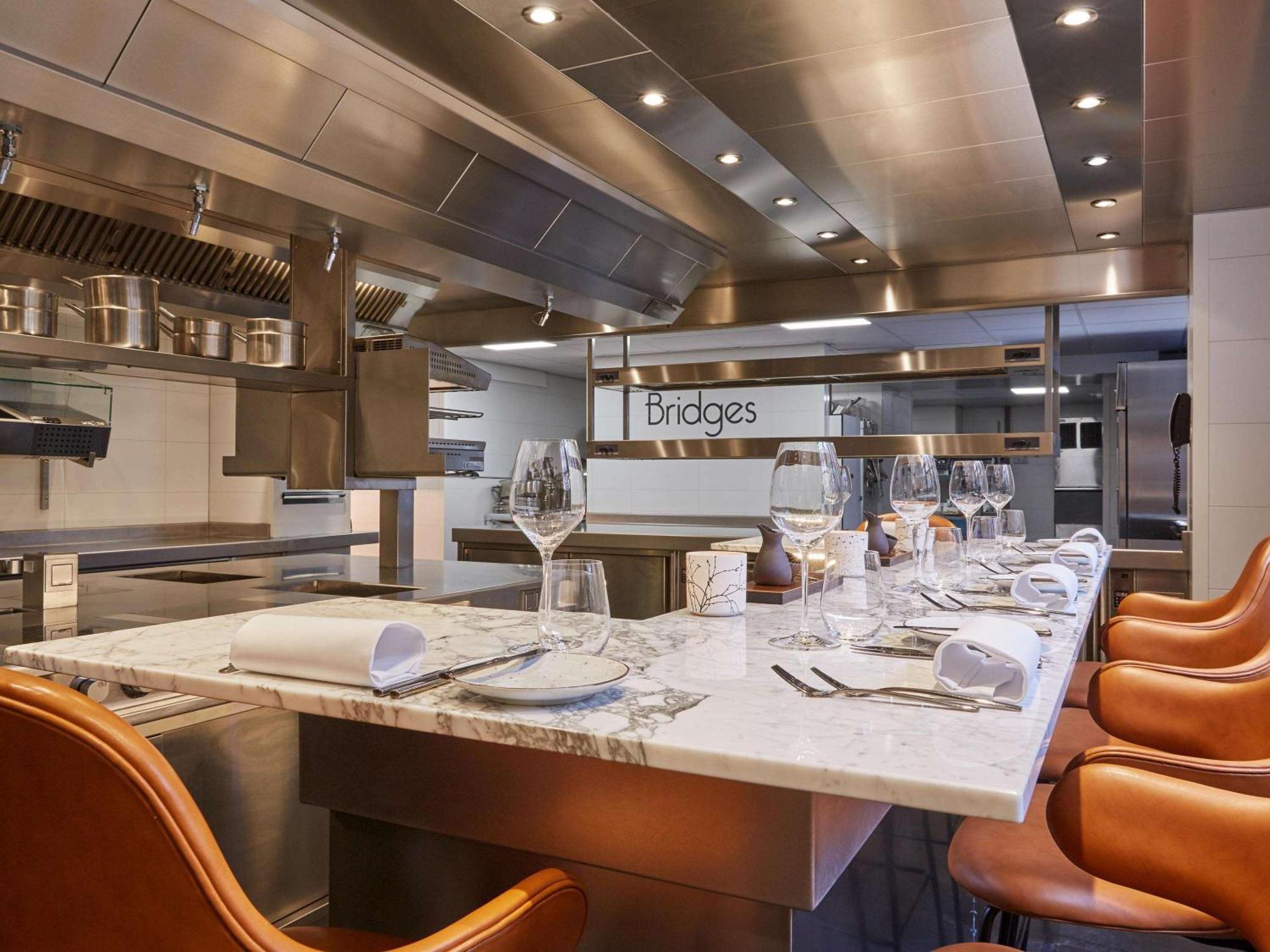 Hotel Sofitel Legend The Grand Amsterdam Esterno foto The Bridges restaurant on board Celebrity Apex