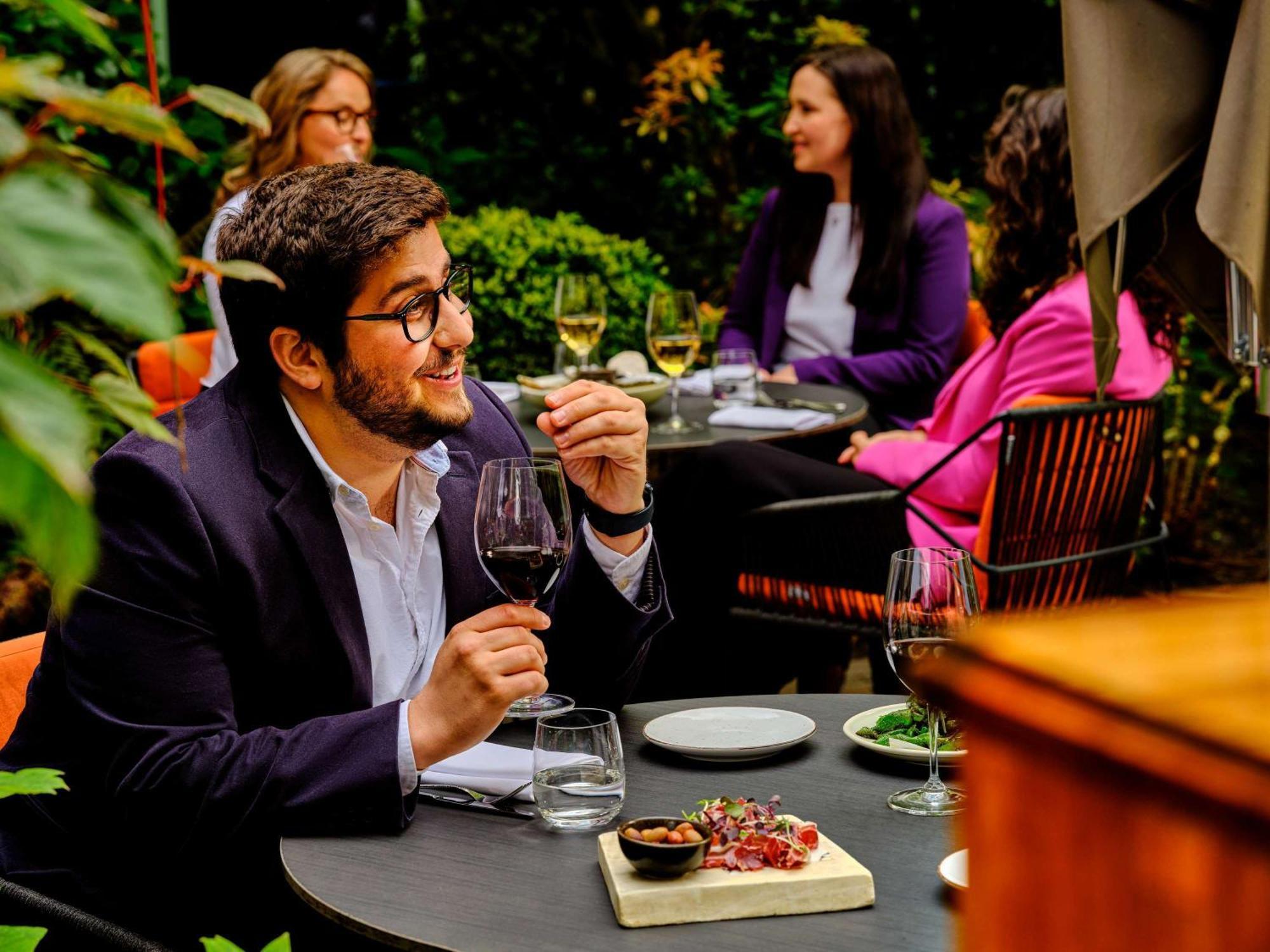 Hotel Sofitel Legend The Grand Amsterdam Esterno foto Wine tasting at the Wine & Culinary Institute
